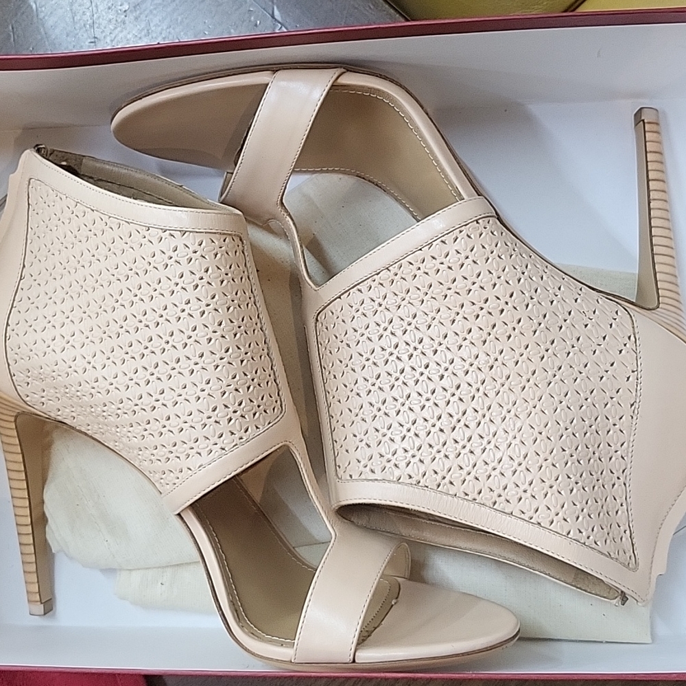 Brand new Salvatore ferragamo software  size 9